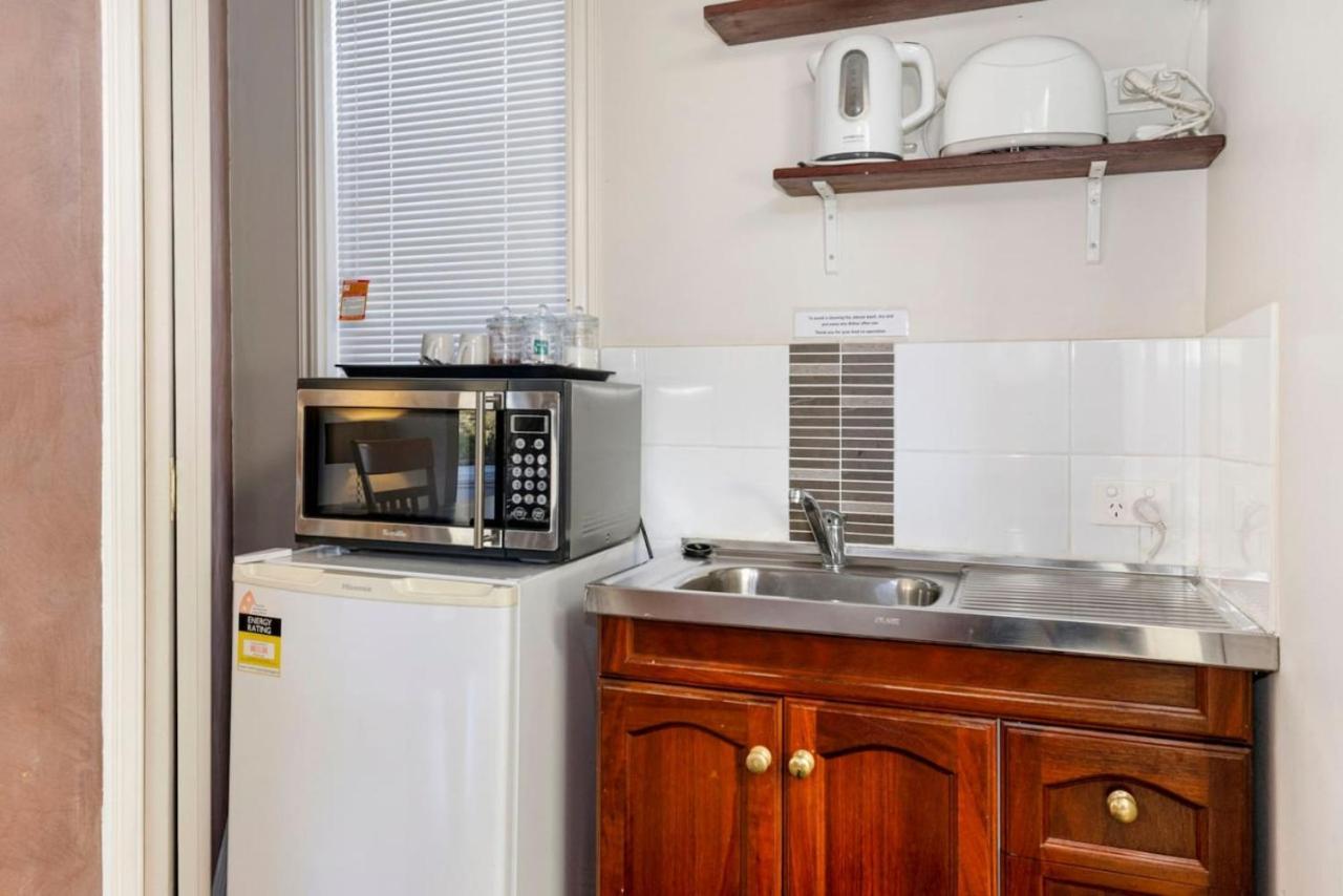 Inn The Tuarts Guest Lodge Wonnerup Eksteriør bilde